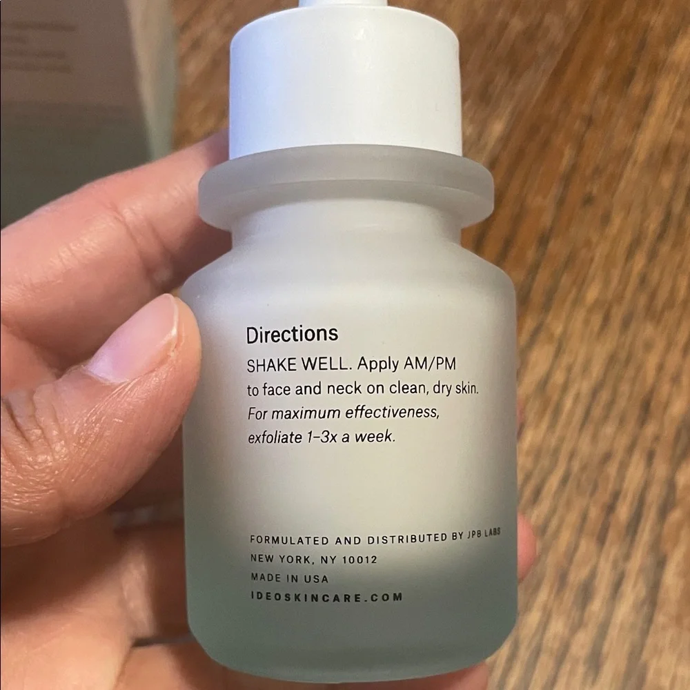 Skin Memory Serum - White and Cream